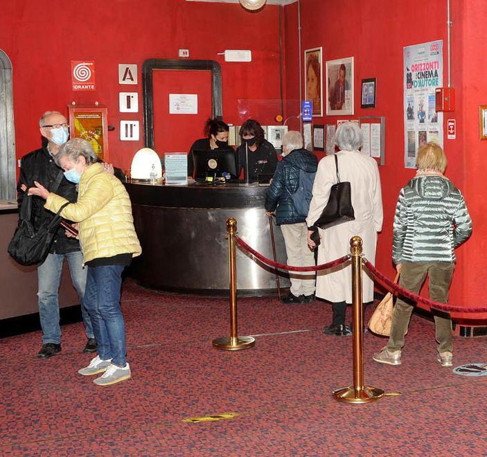 Chiusure, restrizioni e divieti due anni di passione per la sala 