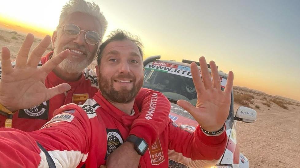 Guasto al motore della Pajero Sinibaldi fermo un giorno oggi nuovamente in corsa