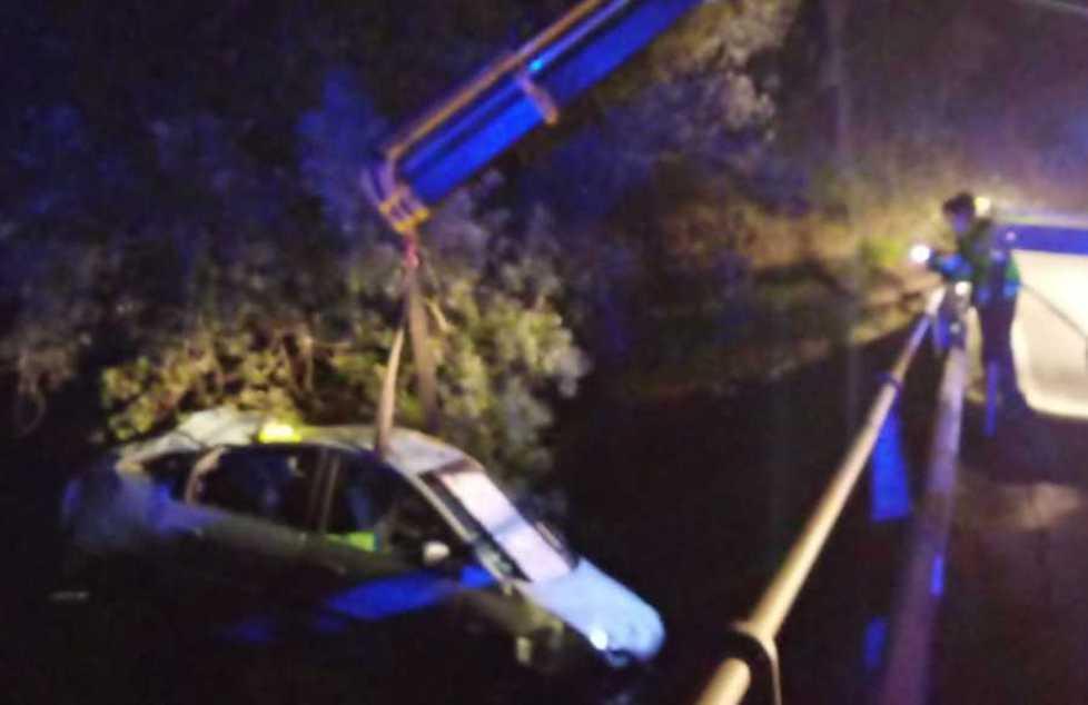 Precipita con l’auto nella scarpata con un volo di 5 metri 