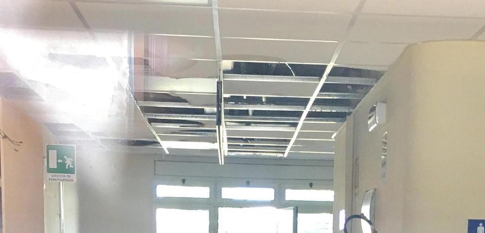 Cede controsoffitto per una perdita d’acqua, asilo chiuso 
