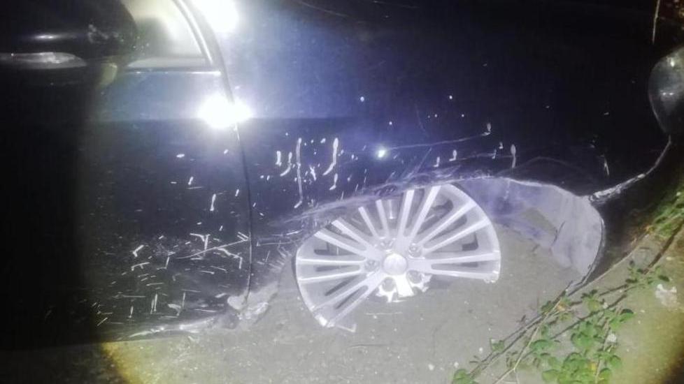 Al volante di un’auto a 15 anni si schianta sulla Variante