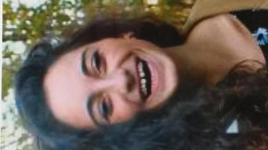 Il commosso addio alla ventitreenne uccisa da un tumore «Ora parla alla luna»
