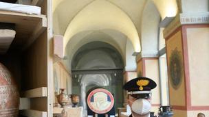 Trovate a Reggio le statue rubate a Venezia Un’antiquaria provava a venderle online