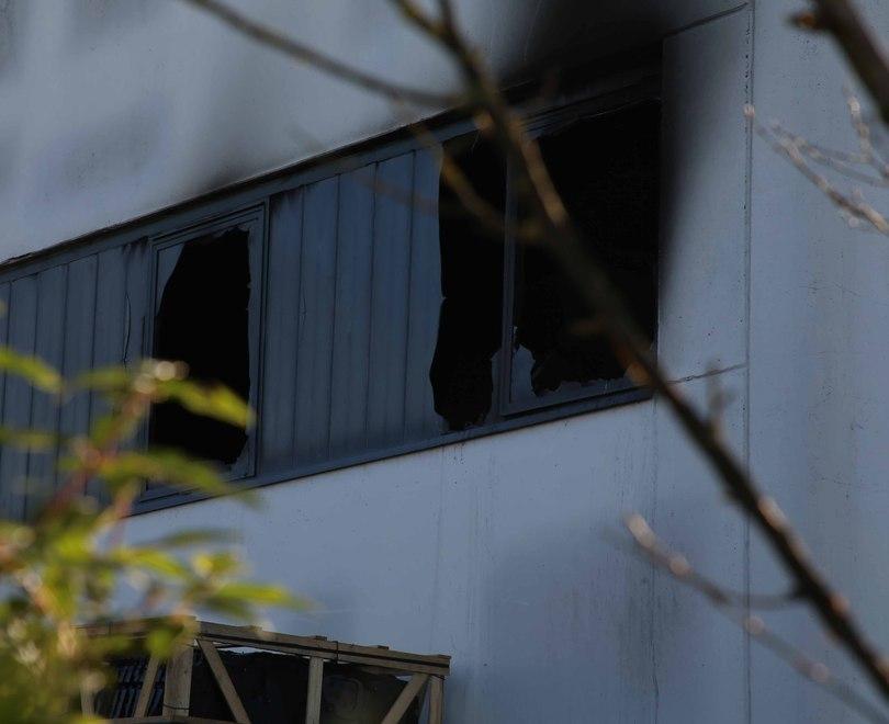 Scoppia l’incendio in una ditta di resine «Un reparto è inagibile, i danni ingenti» 