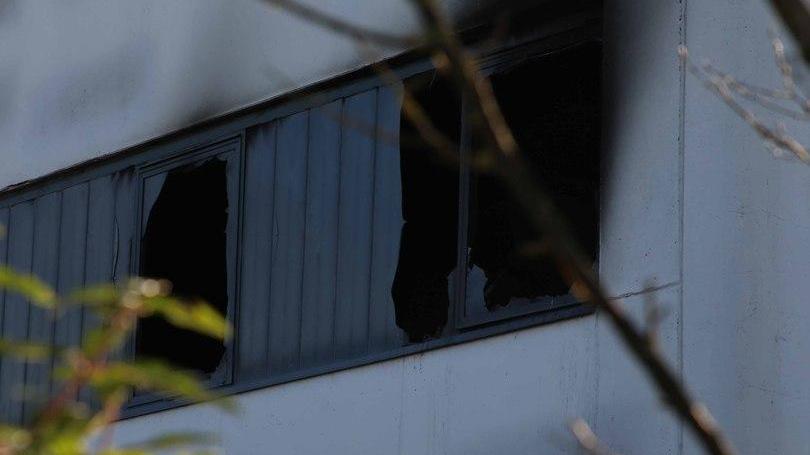 Scoppia l’incendio in una ditta di resine «Un reparto è inagibile, i danni ingenti»