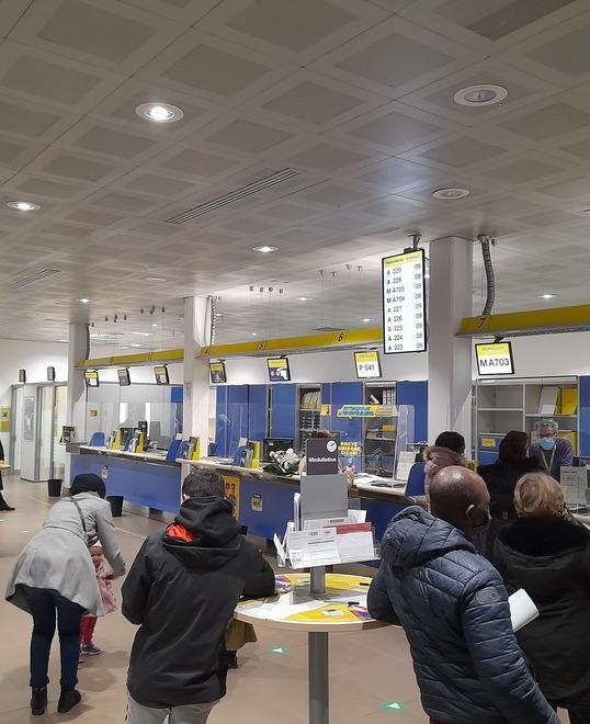Code e assembramenti Caos all’ufficio postale