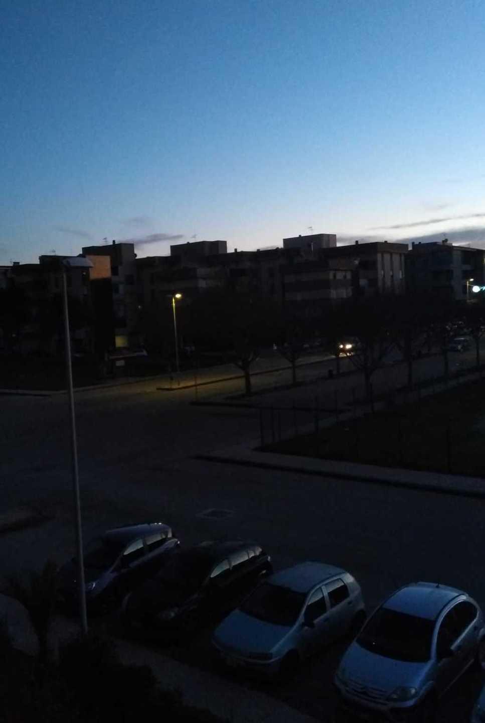 Quartiere Satellite illuminato a intermittenza