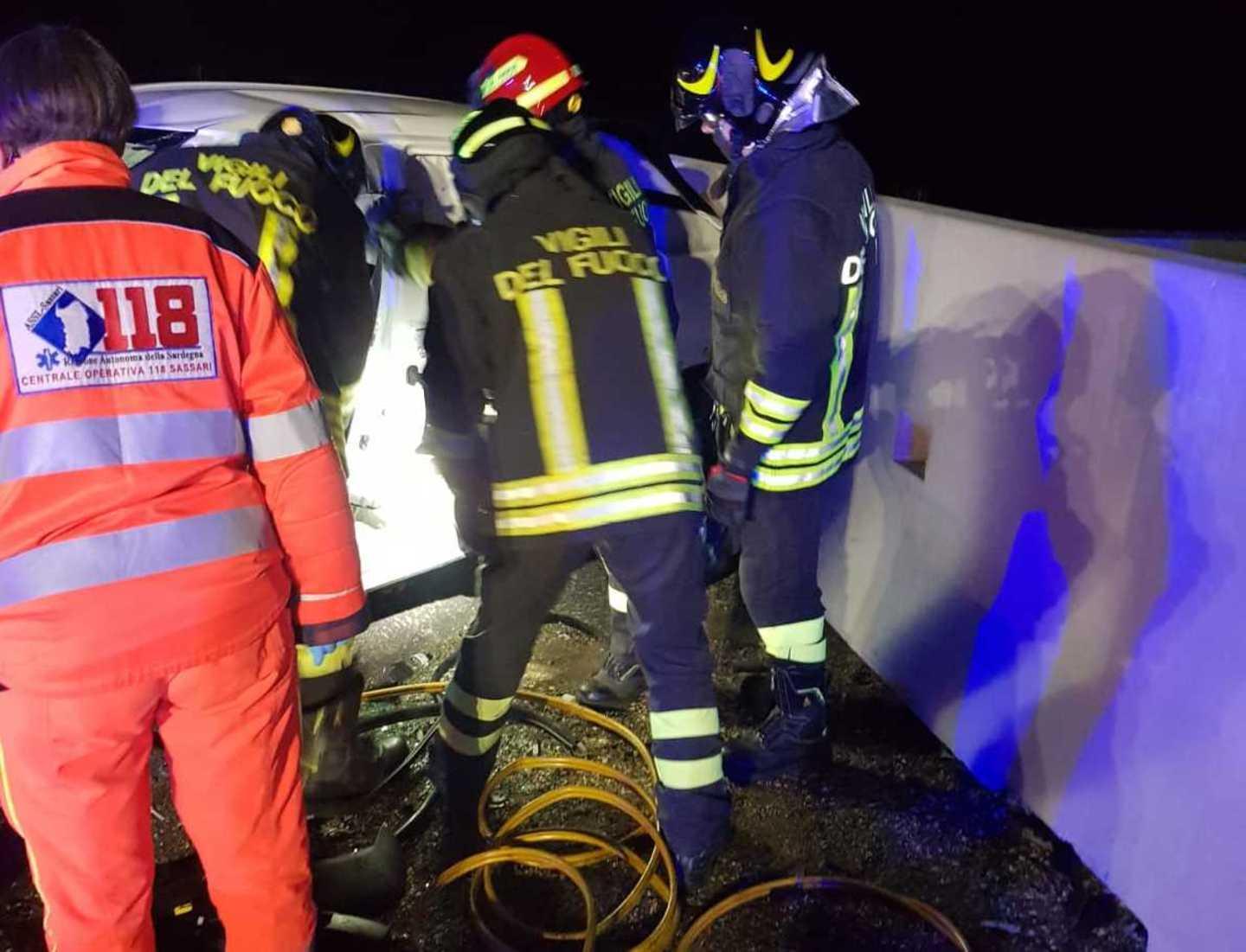 Scontro frontale a Mesu ’e Rios: 3 feriti 