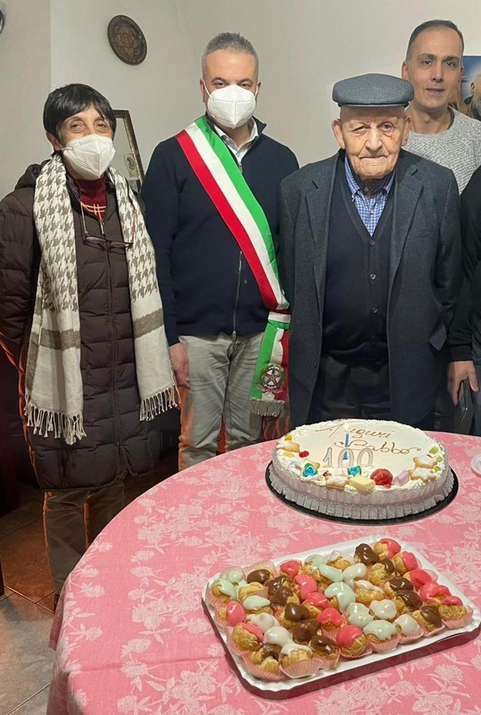 Zio Giovanni spegne la centesima candelina