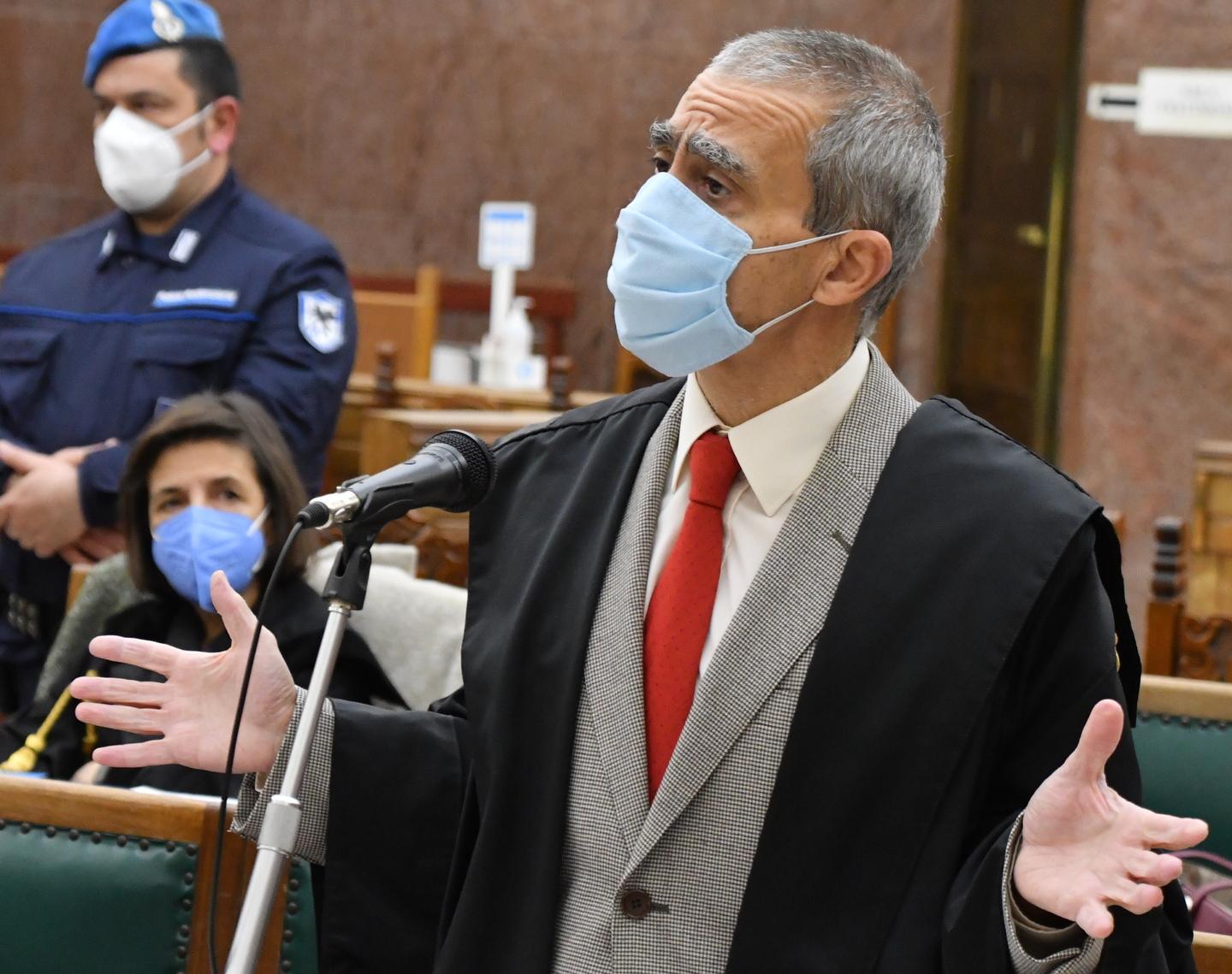 «Una coltellata fatale, ergastolo» 