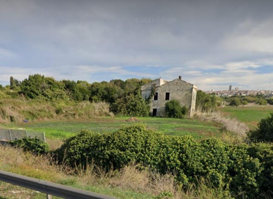 Il casolare dove è stato trovato il corpo di un uomo