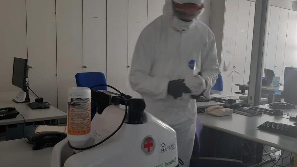 sanificazioni all’interno di uffici della Piaggio