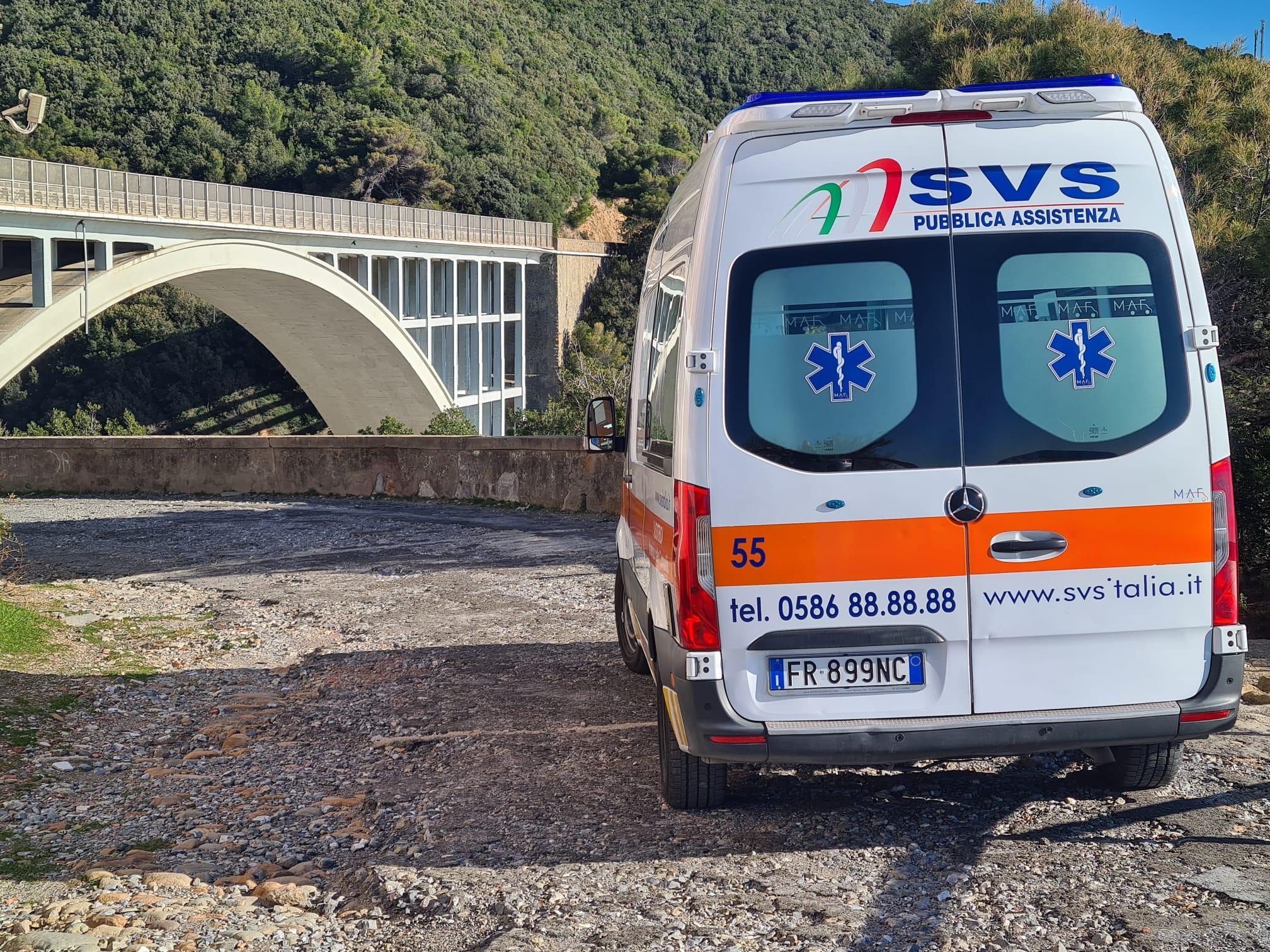 L'ambulanza Svs sul posto (foto Daniele Stefanini/Silvi)