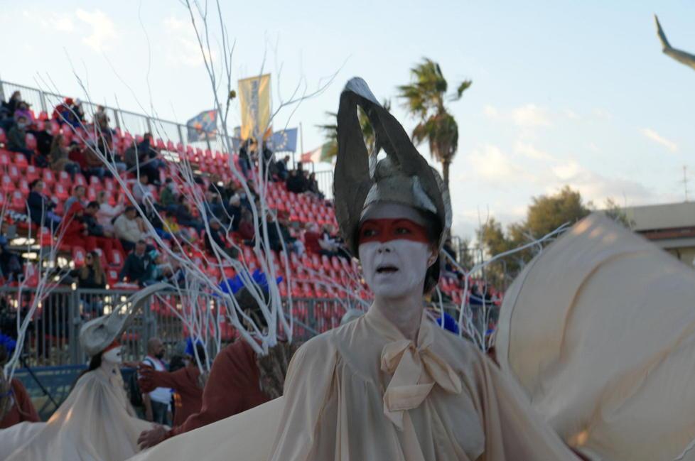 Carnevale di Viareggio, i negozianti della Passeggiata: «Stop entro il 20 marzo» 