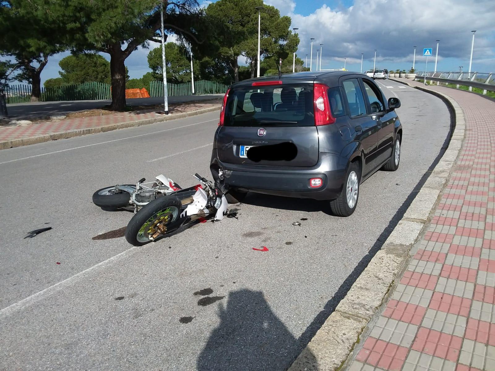 Cagliari, motociclista ferito dopo una caduta in viale Europa 
