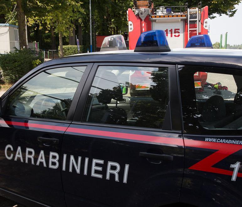 Muore ustionato mentre cucina solo in casa 