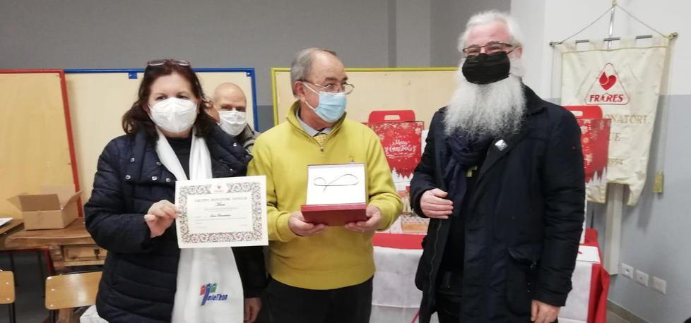 Un premio a don Luca e agli altri super donatori