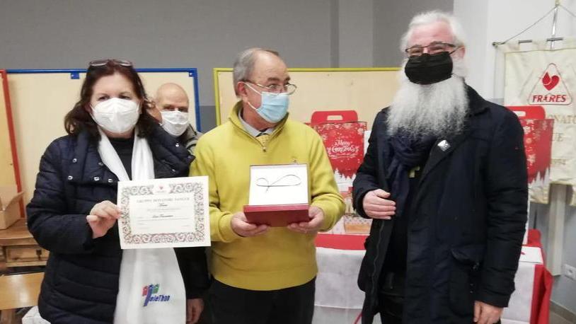 Un premio a don Luca e agli altri super donatori