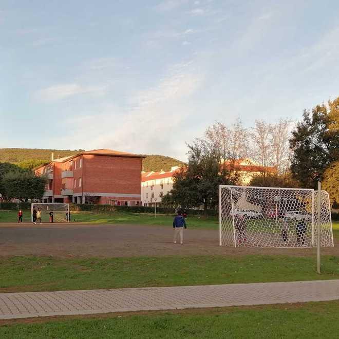Nuove porte da calcio al campetto delle Altobelli