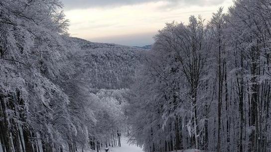Artificiale ma splendida Con la neve abbondante riaperta la Direttissima