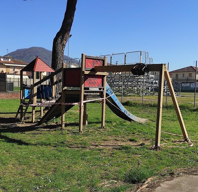 Saranno rinnovati i giochi nell’area verde di via Ancona 