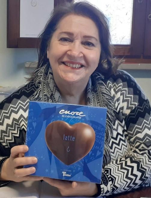 Alla Don Tampieri il cuore di cioccolato in aiuto a Telethon