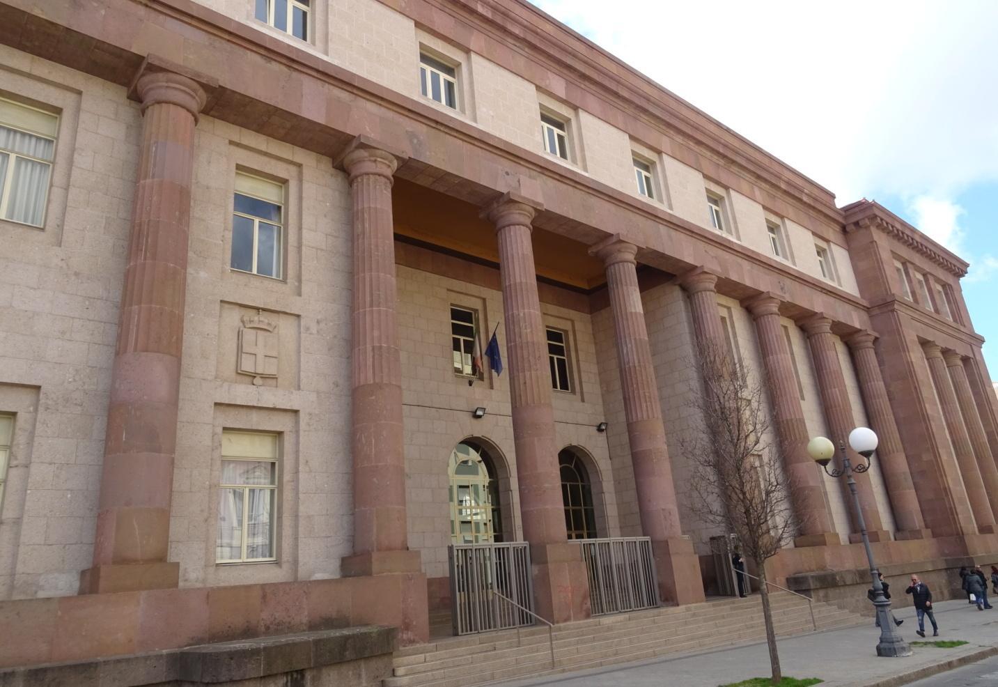 Sassari, distrugge l’auto della ex: condannato 