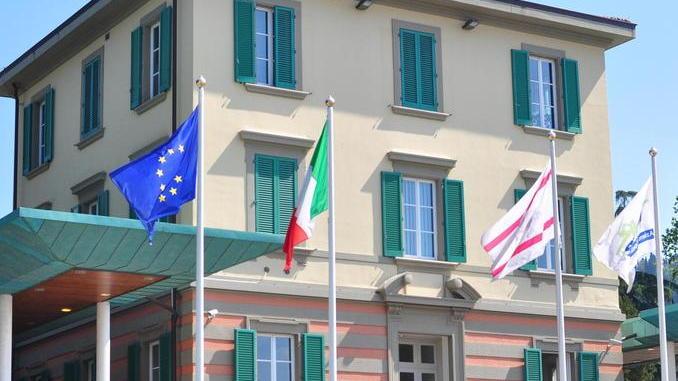 Bimbo cade da 10 metri, salvo per miracolo. I soccorsi e le prime ipotesi sulla dinamica