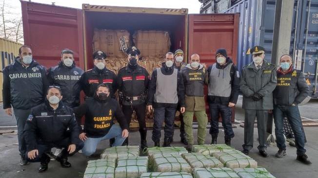 Droga: sequestrati in porto Spezia 412 kg coca