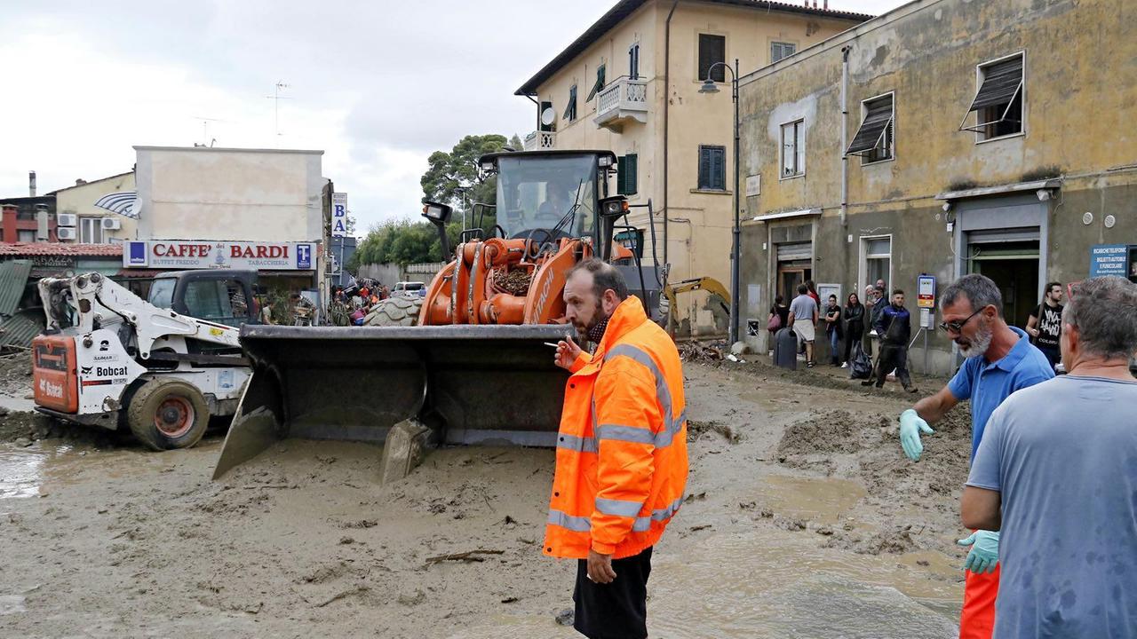 Alluvione di Livorno, l'ex sindaco Nogarin rinviato a giudizio per omicidio colposo. Assolto l'ex capo della protezione civile Pucciarelli
