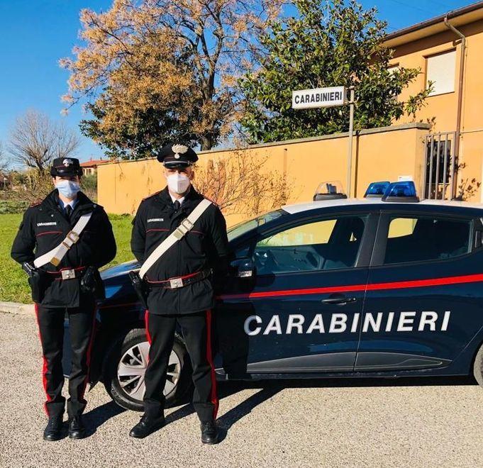 Fugge di casa a 13 anni e i carabinieri la ritrovano 