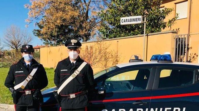 Fugge di casa a 13 anni e i carabinieri la ritrovano