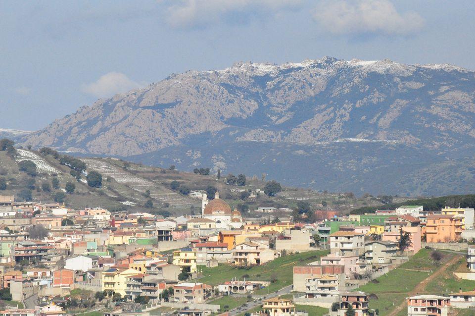 Emergenza Covid a Burcei, il sindaco manda il paese in lockdown per 10 giorni