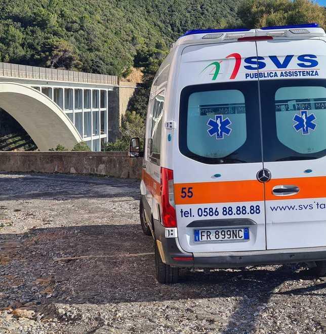 Trovato morto sugli scogli sotto il ponte di Calignaia 