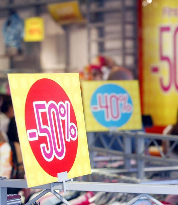 Saldi, un avvio stentato «Presenze dimezzate» 