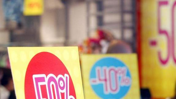 Saldi, un avvio stentato «Presenze dimezzate»