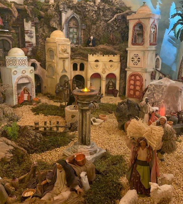 L’arte di Brini nel presepe realizzato in pizzeria