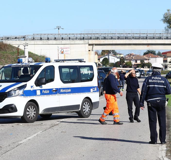 Gli agenti incrociano le braccia Polizia locale verso lo sciopero 