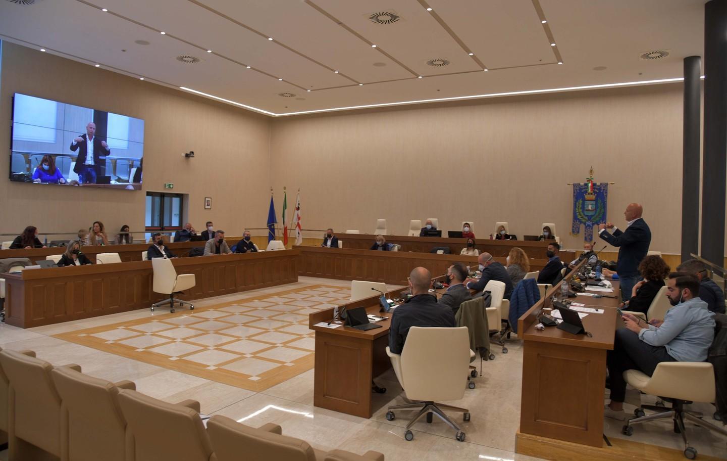 L’opposizione all’attacco: «Tariffe da rivedere» 