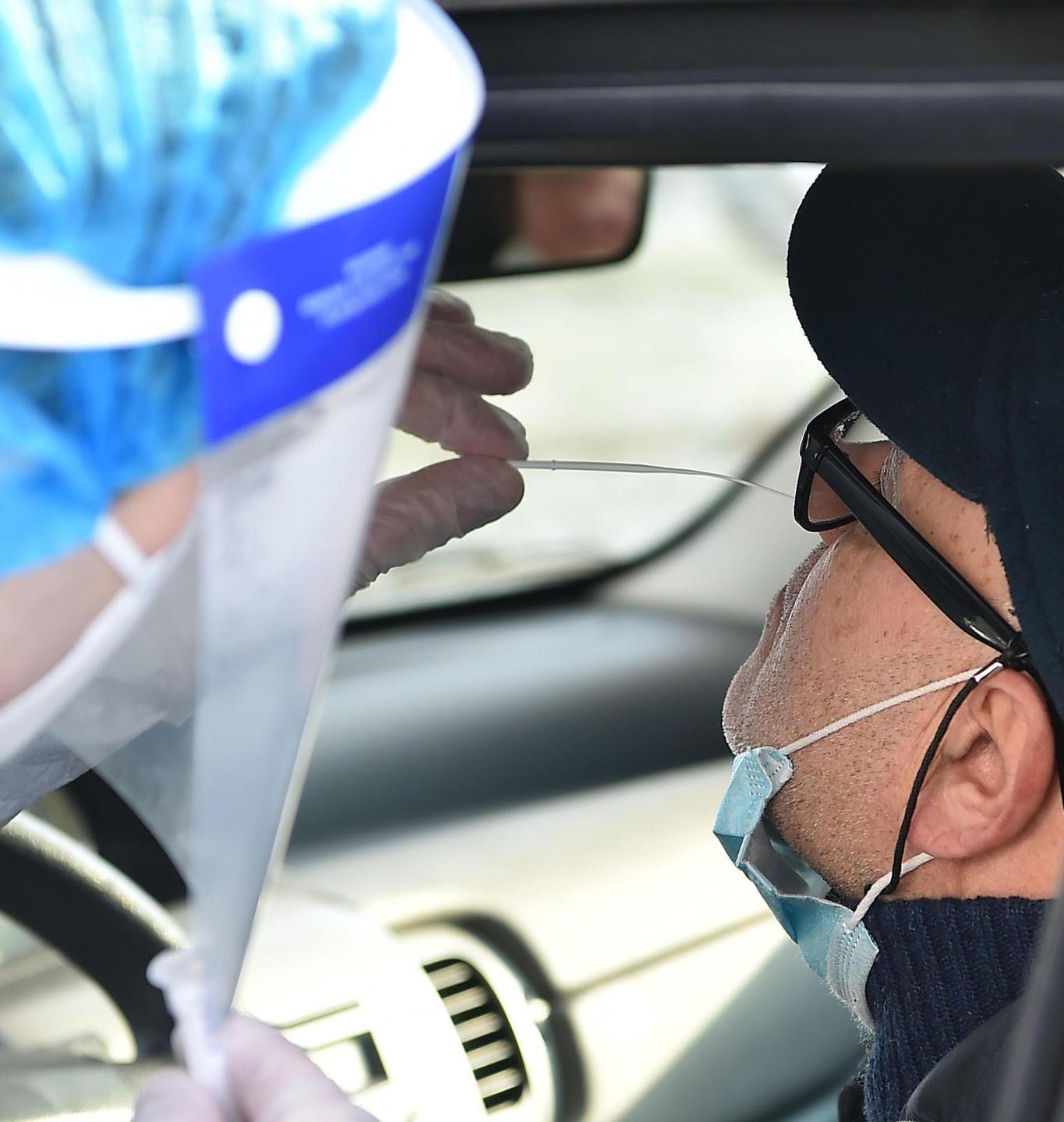 Oggi e domani i tamponi drive in per tutta la popolazione