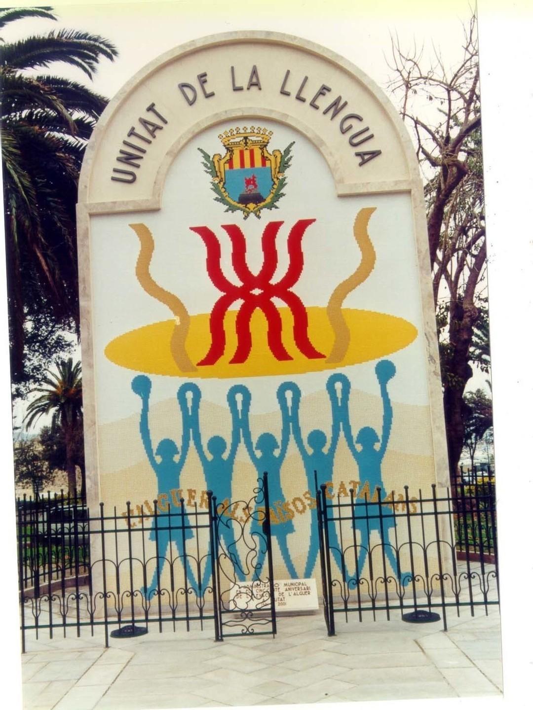 Cartelli informativi in catalano, polemica infinita 