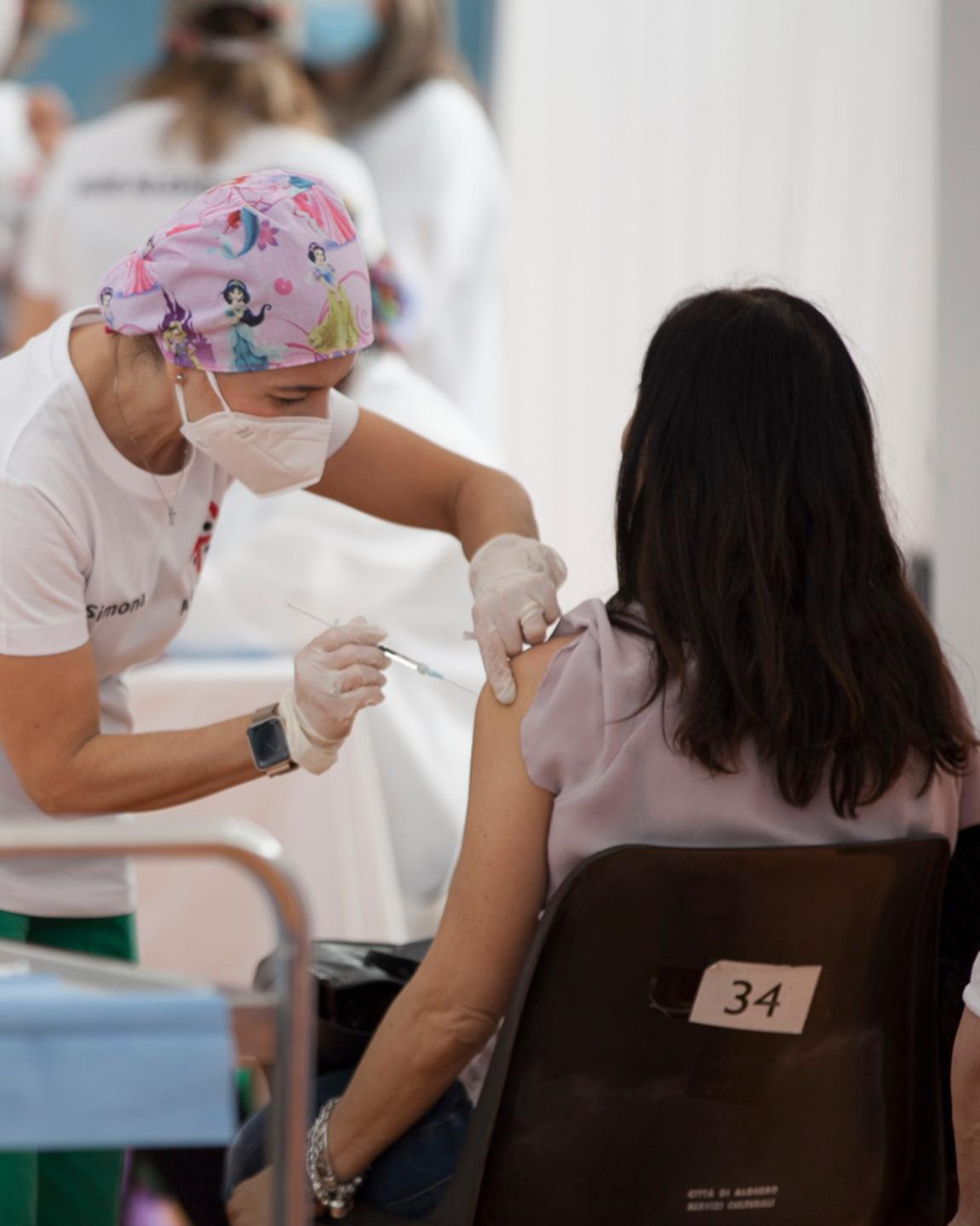 Al Pvt sanitario proseguono le vaccinazioni per gli over 12