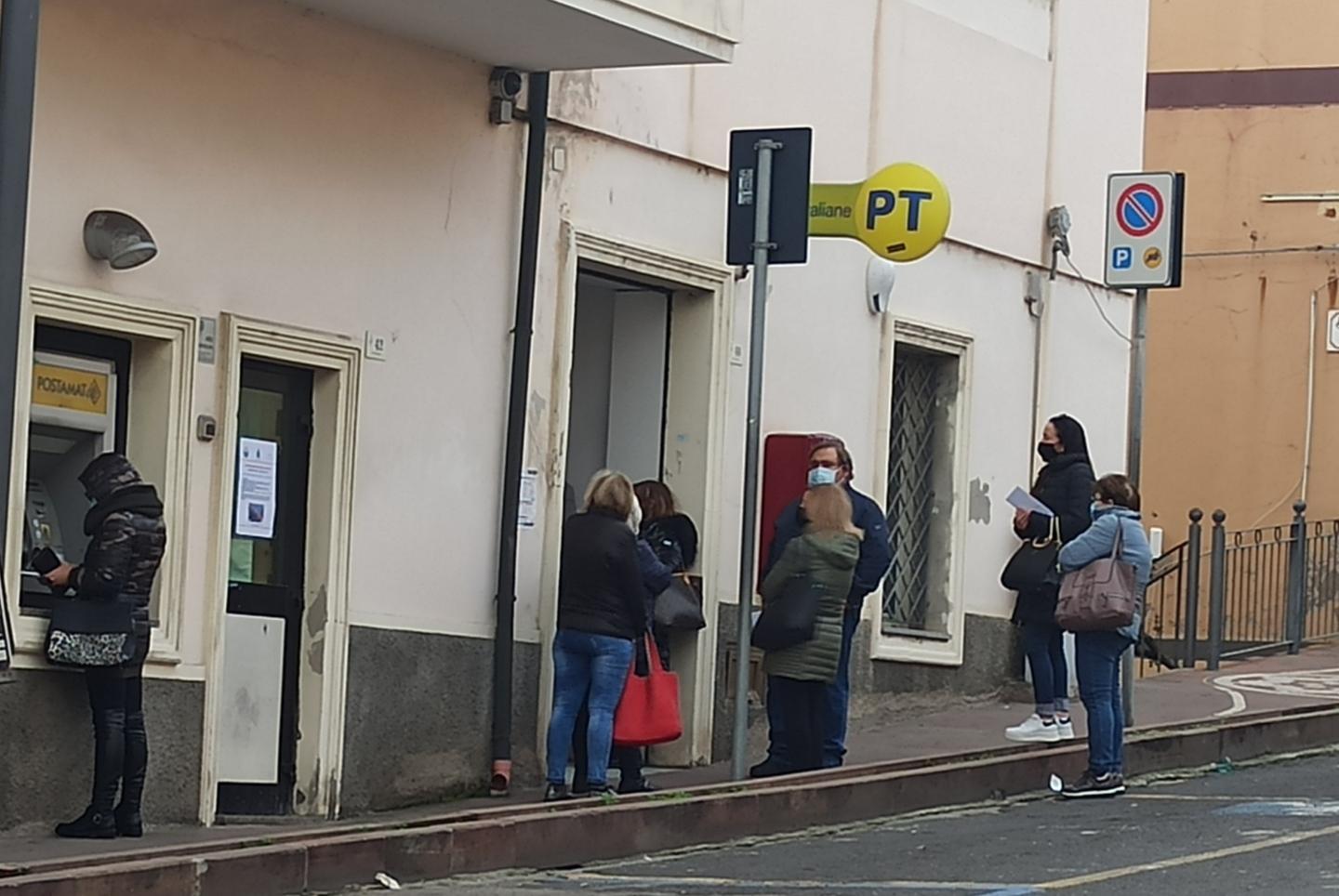 File a Castelsardo, le scuse delle Poste 
