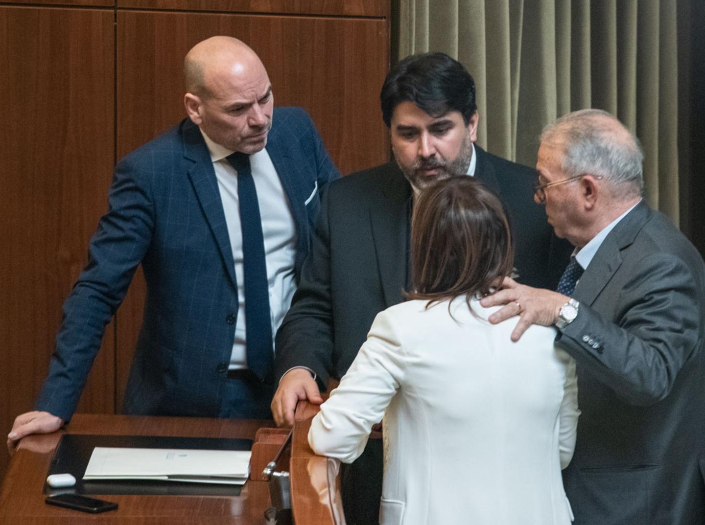 Maggioranza in subbuglio ma per ora niente strappi 