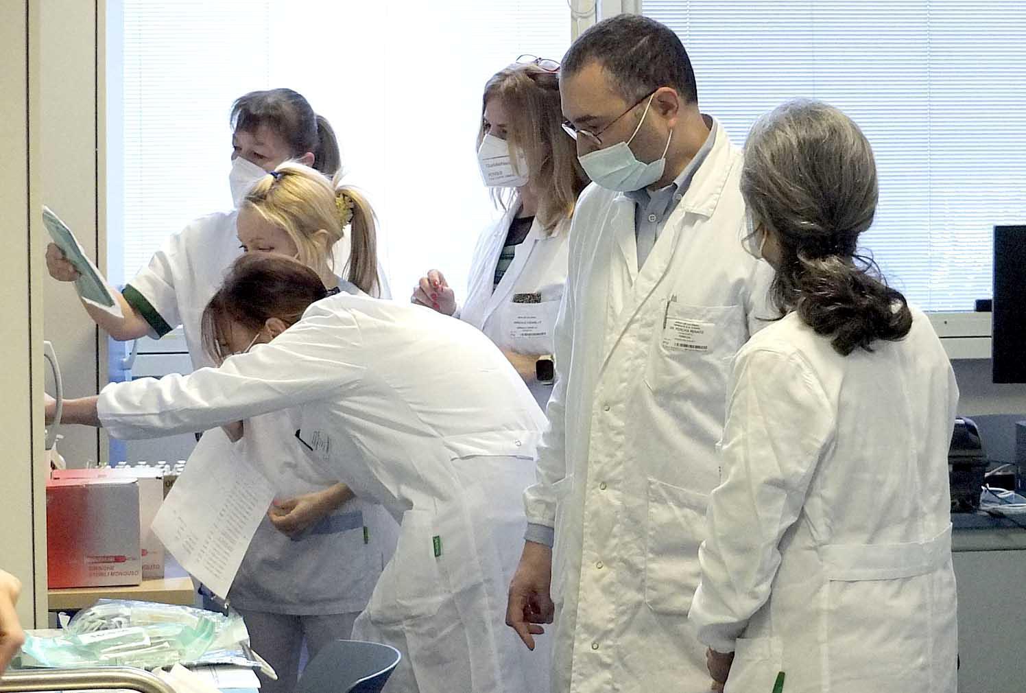 Coronavirus, rischio zona arancione per la Toscana: due parametri su tre superati. Il piano per evitarla