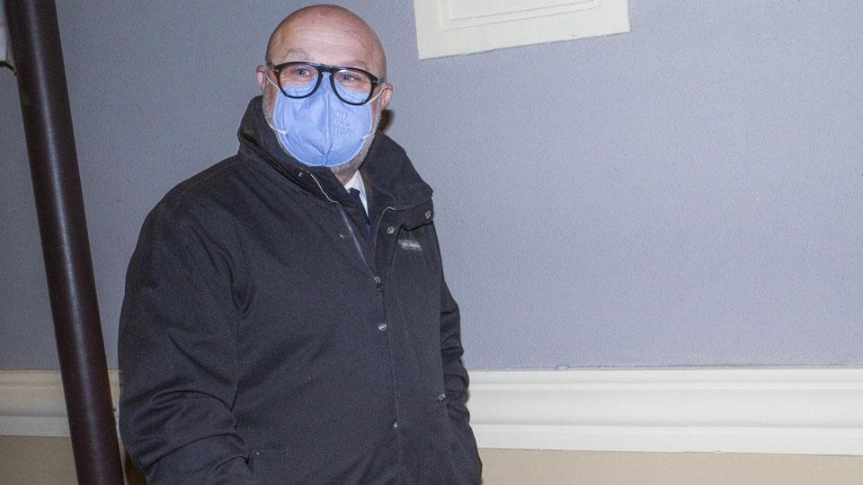 L’ex sindaco di Livorno Filippo Nogarin ieri pomeriggio all’ingresso in tribunale prima della sentenza  (foto stefanini/silvi)