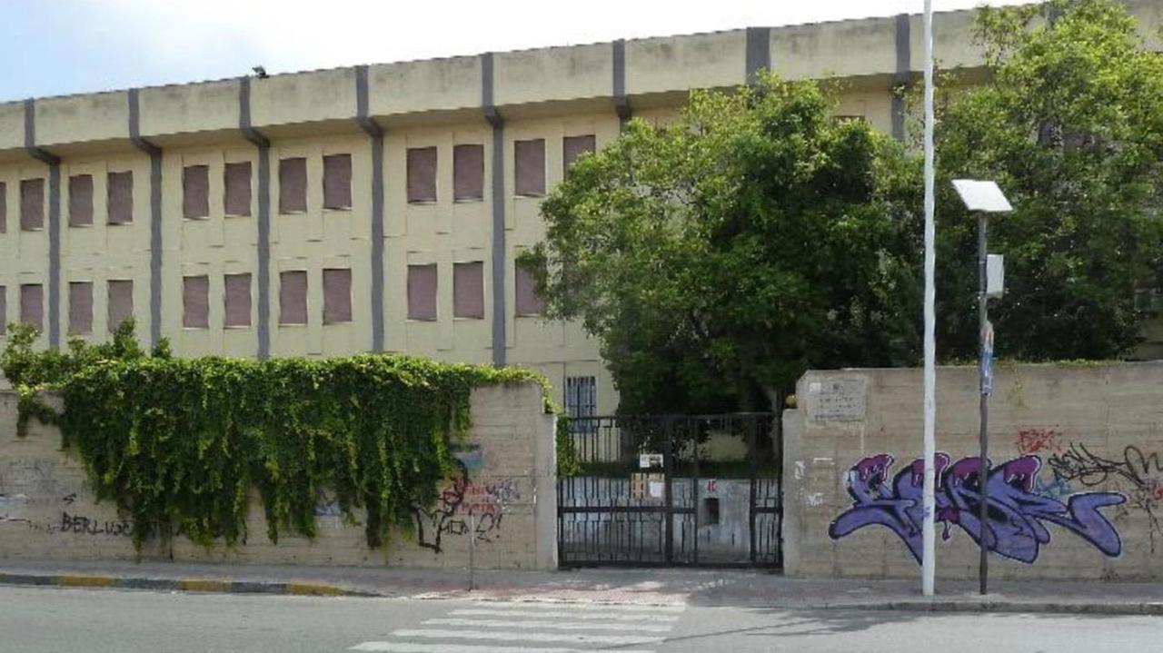 Sorpreso a rubare in una scuola a Cagliari: arrestato 39enne