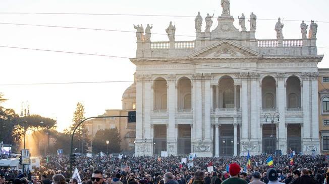 Sit-in no vax a Roma: promotori, piazza San Giovanni strapiena 