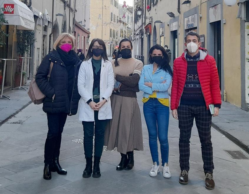«Il parcheggio di via Battelli è poco illuminato, abbiamo paura» 
