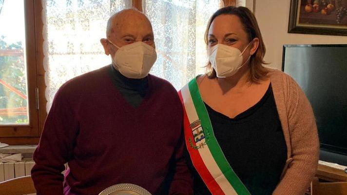 Cento anni per Alfredo Tognetti con festa e targa del Comune